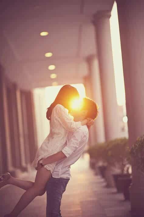 romantic kiss - The bright sunshine - Sad SMS
